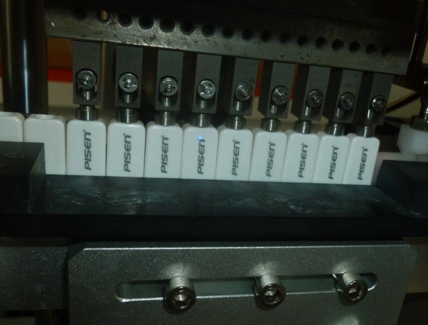 品胜电子移动电源数码配件上激光打标过程图示 品胜电子移动电源数码配件上激光打标过程图示