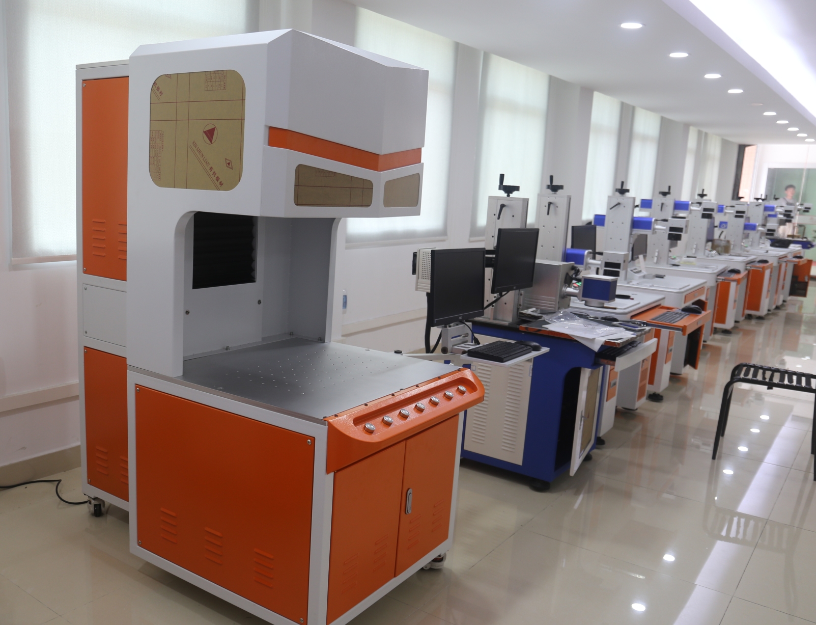 3D激光镭雕机设备图片