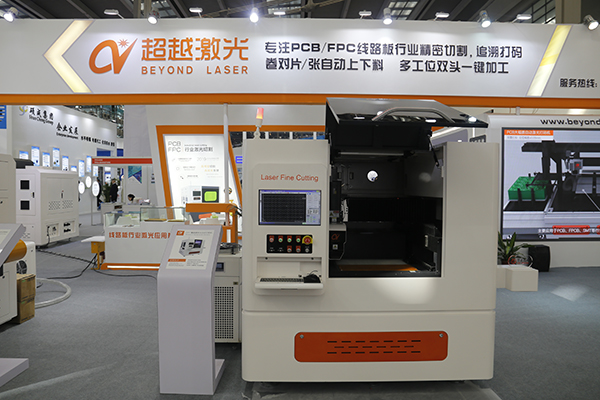 超越激光覆盖膜切割机.JPG 超越激光覆盖膜切割机.JPG